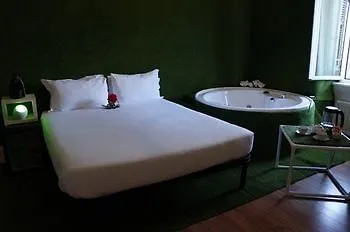 Jacuzzi Rooms Rome 2*,