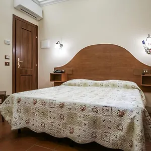 2* Отель 4 Coronati